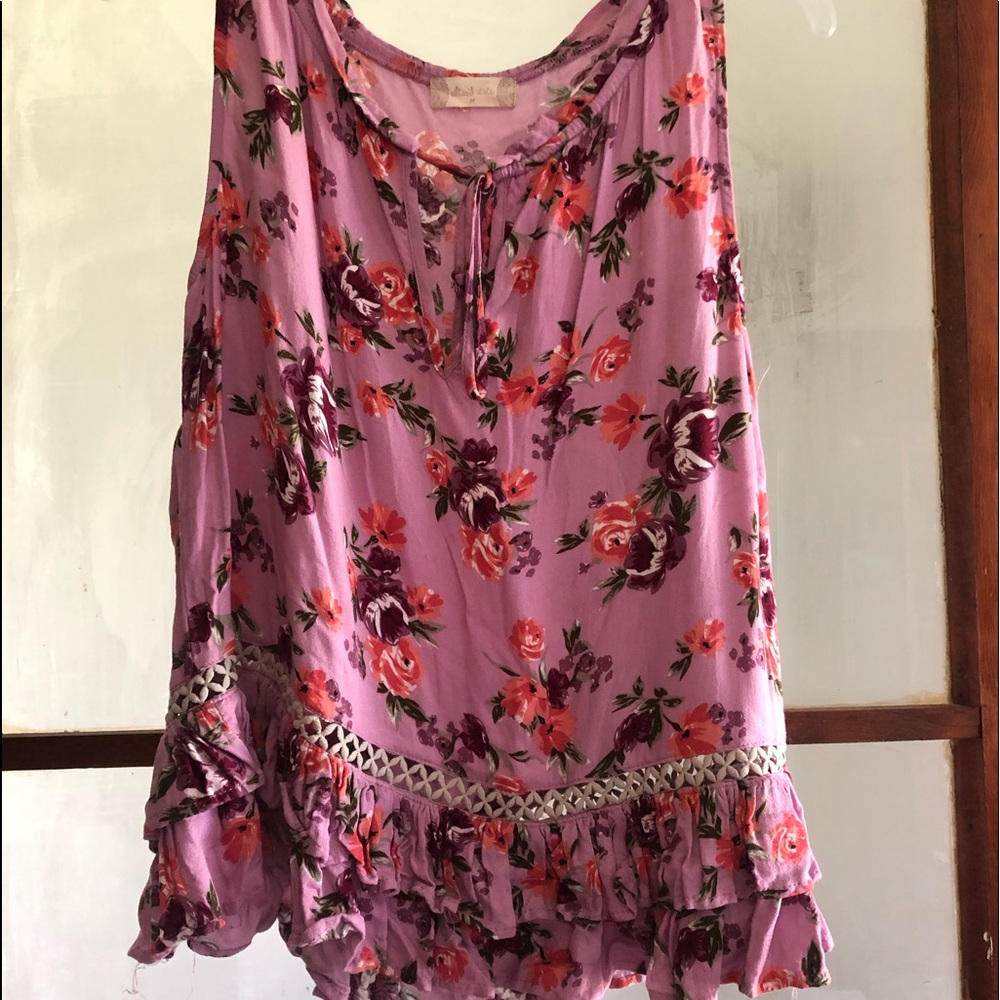Sleeveless blouse